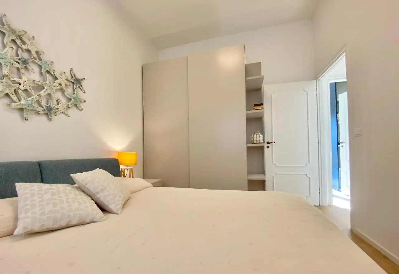 Casaviva-Stylish Trilo With Ac-Shared Pool-Parking Daire Cenova
