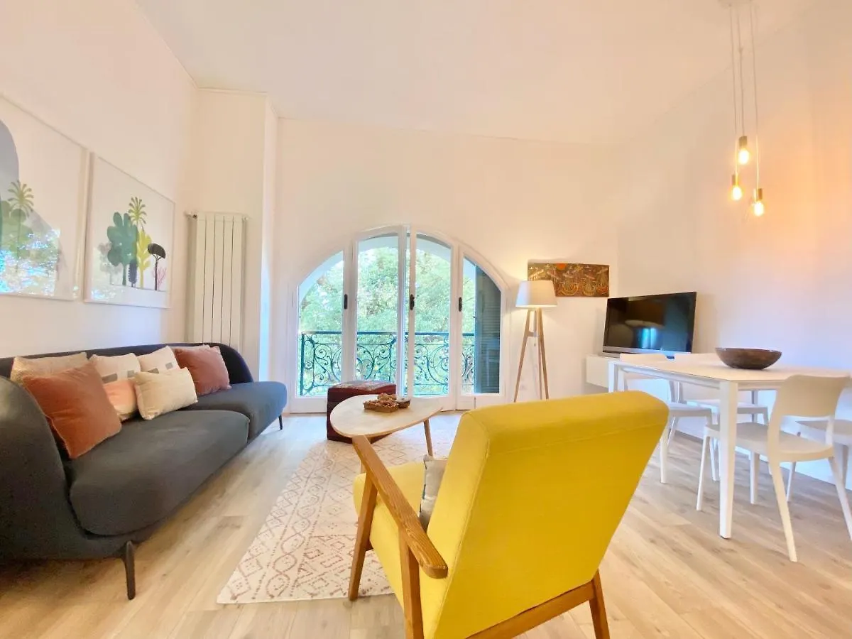 Casaviva-Stylish Trilo With Ac-Shared Pool-Parking Daire Cenova
