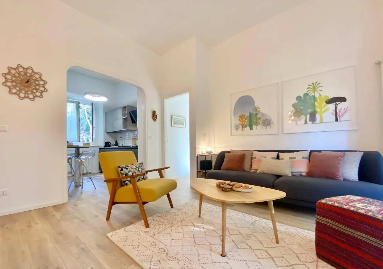 Casaviva-Stylish Trilo With Ac-Shared Pool-Parking Daire Cenova