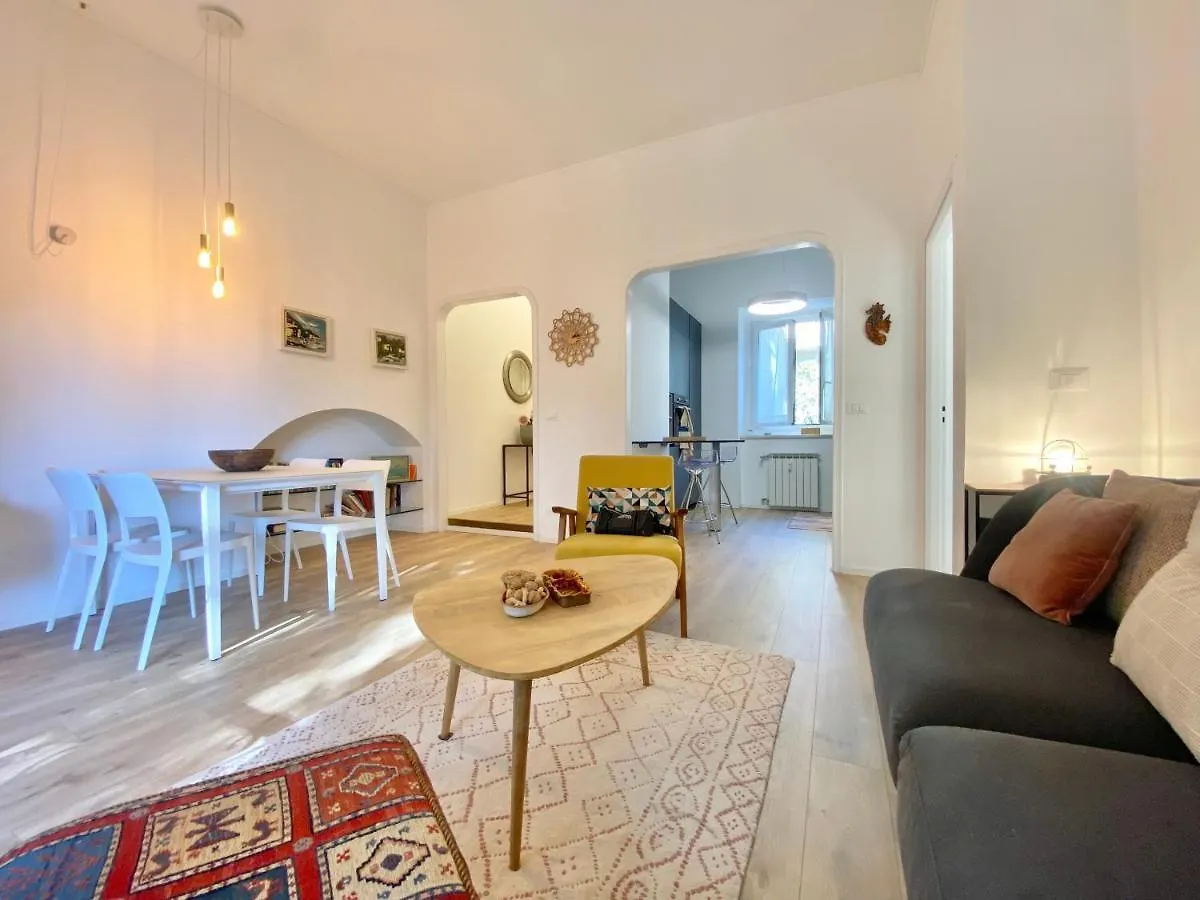 Casaviva-Stylish Trilo With Ac-Shared Pool-Parking Daire Cenova İtalya