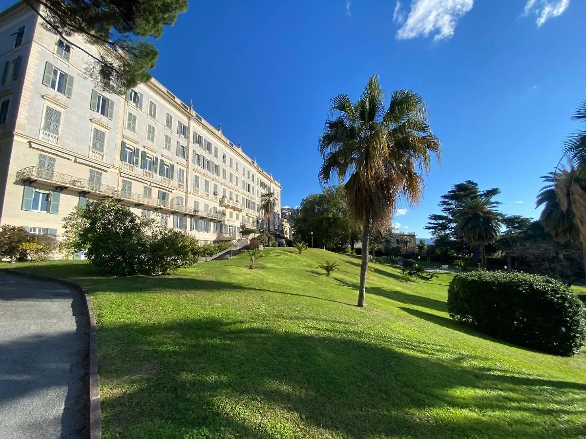 Casaviva-Stylish Trilo With Ac-Shared Pool-Parking Daire Cenova 0*,  İtalya