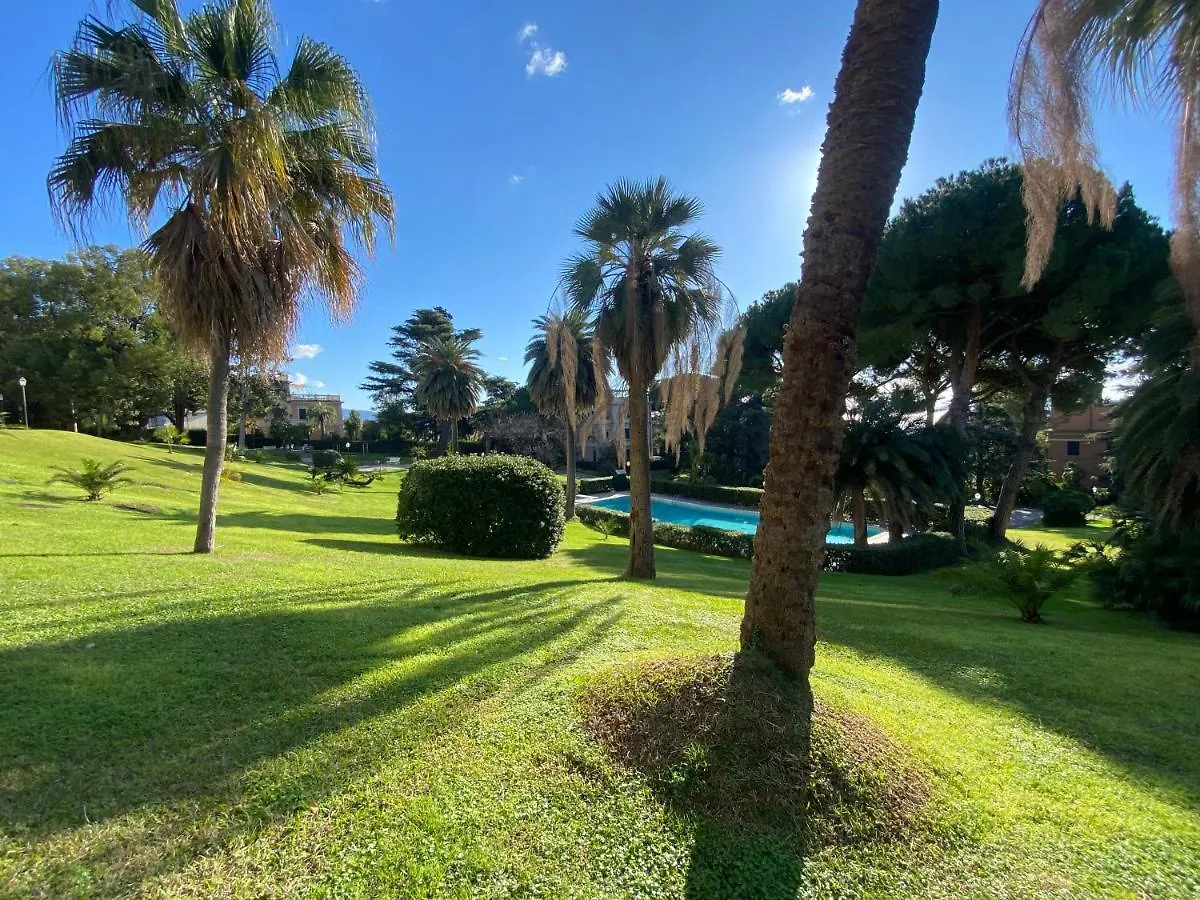 Casaviva-Stylish Trilo With Ac-Shared Pool-Parking Daire Cenova İtalya