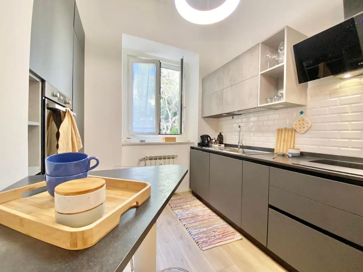 Casaviva-Stylish Trilo With Ac-Shared Pool-Parking Daire Cenova İtalya