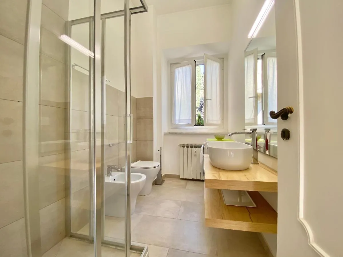 Casaviva-Stylish Trilo With Ac-Shared Pool-Parking Apartment Genoa