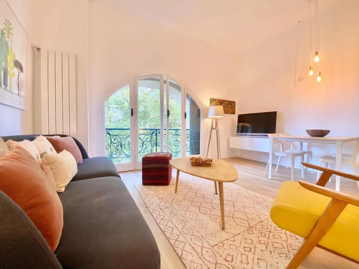 Casaviva-Stylish Trilo With Ac-Shared Pool-Parking Apartment Genoa